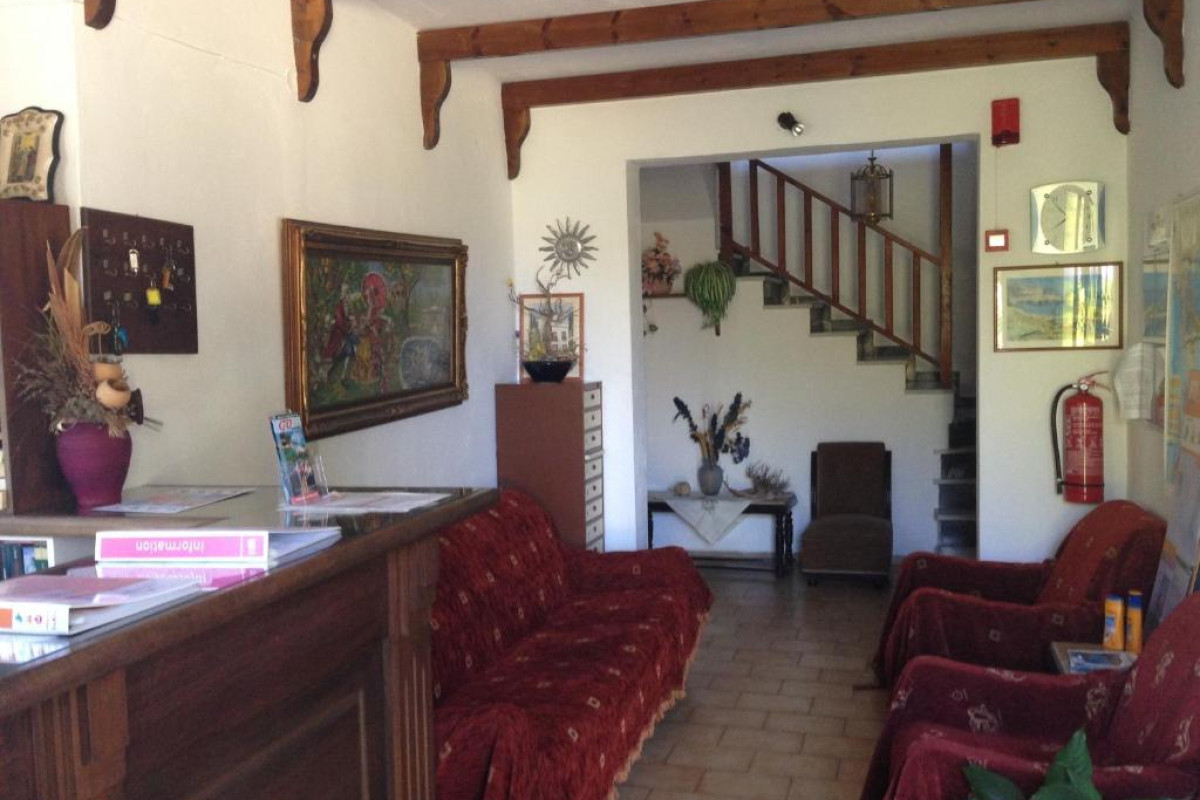 Alekos Rooms and Apartments