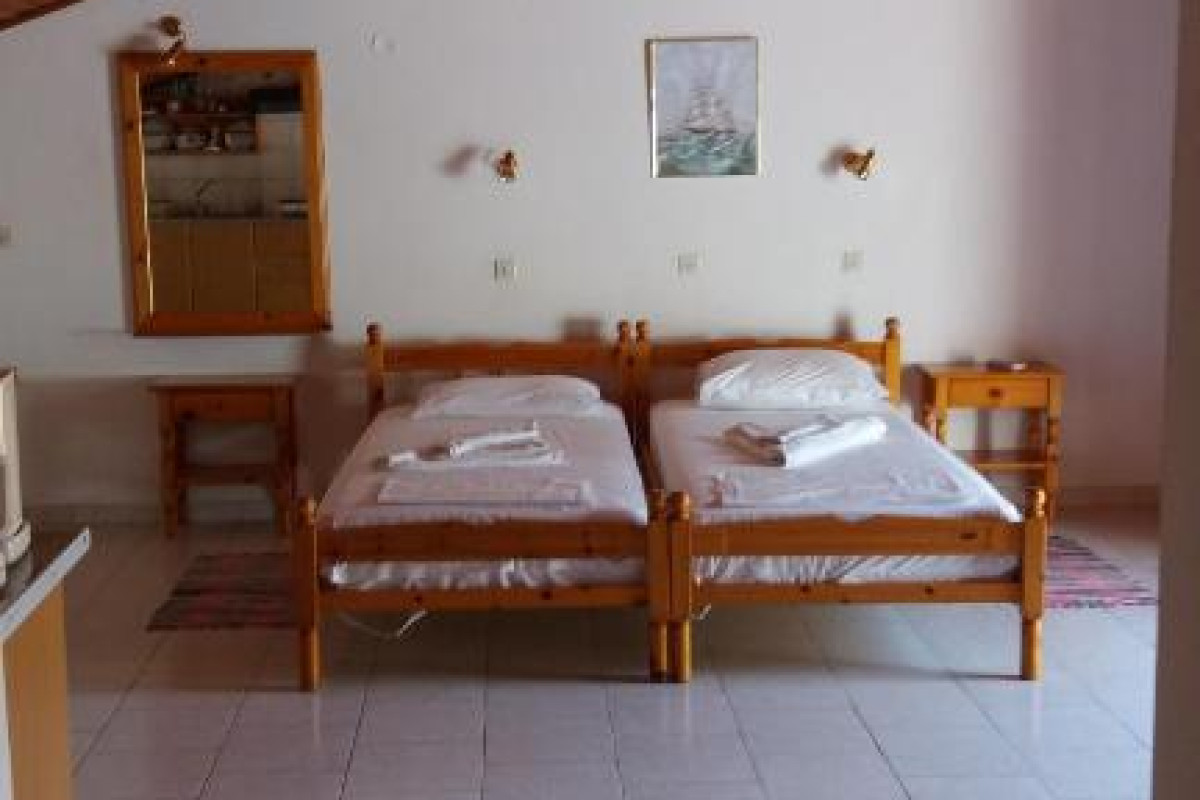 Alekos Rooms and Apartments
