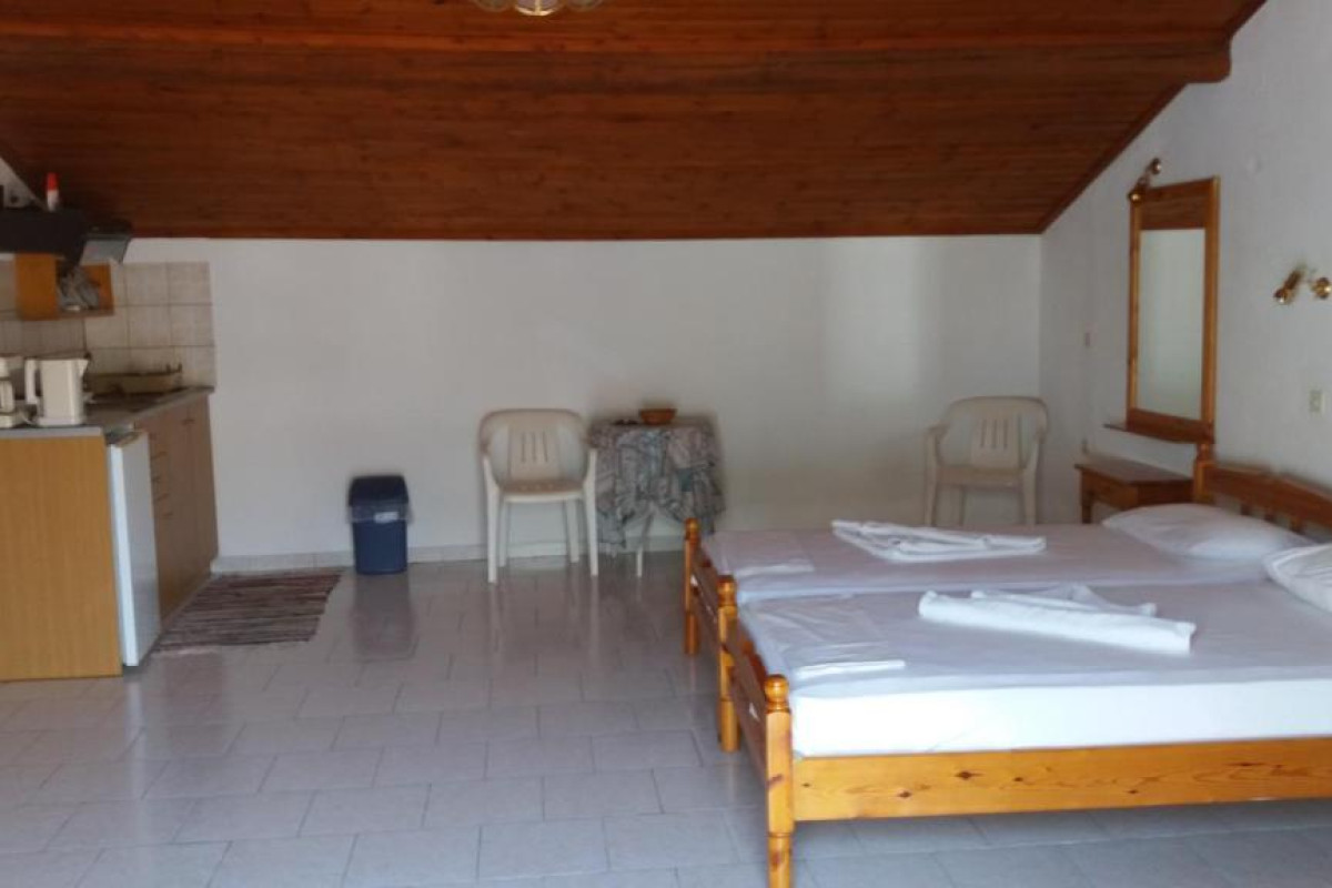Alekos Rooms and Apartments