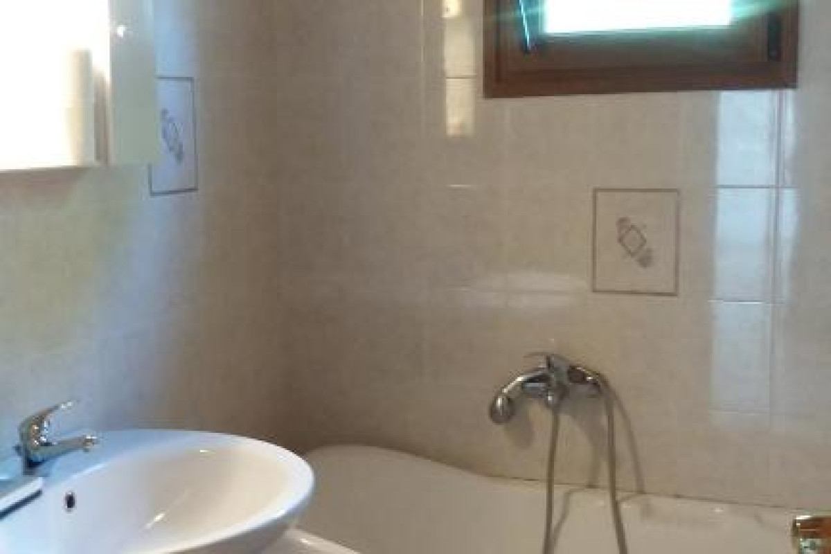 Alekos Rooms and Apartments