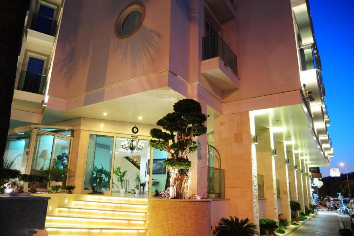 Alesta Yacht Hotel