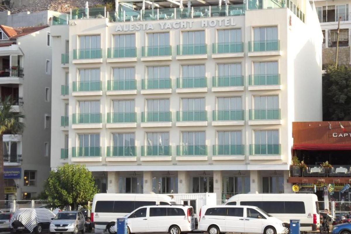 Alesta Yacht Hotel