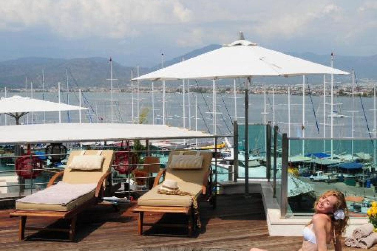 Alesta Yacht Hotel