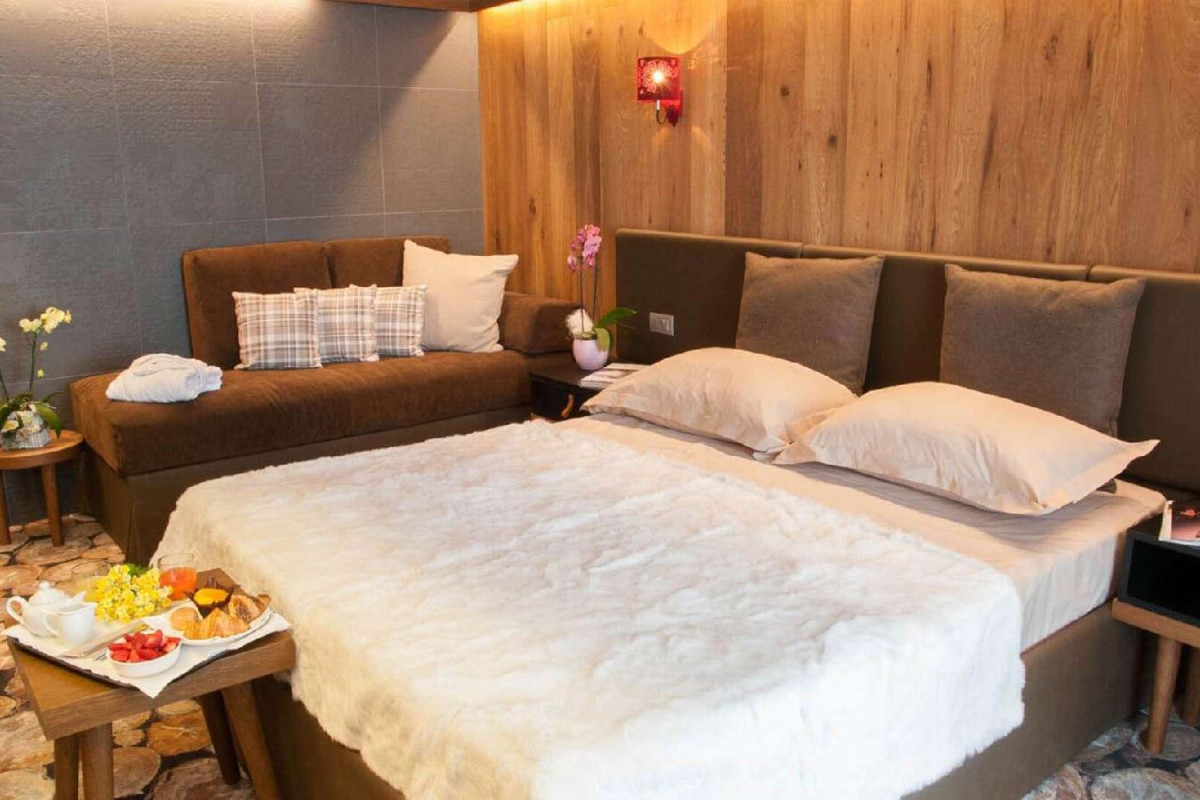 Alexander Charme Hotel