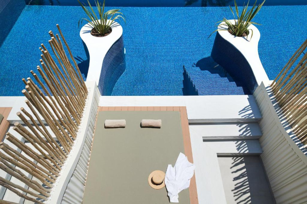 ALEXANDRA GOLDEN BOUTIQUE - GOLDEN BEACH
