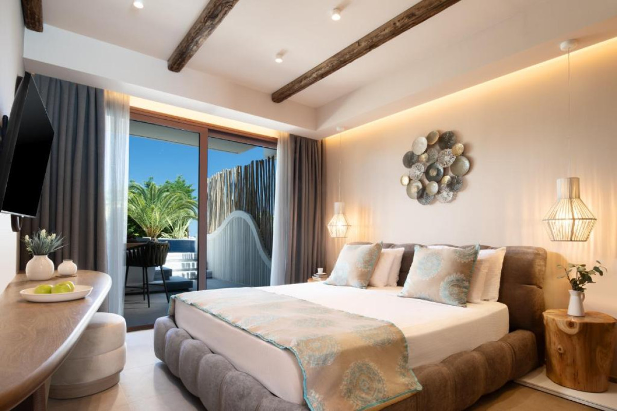 ALEXANDRA GOLDEN BOUTIQUE - GOLDEN BEACH