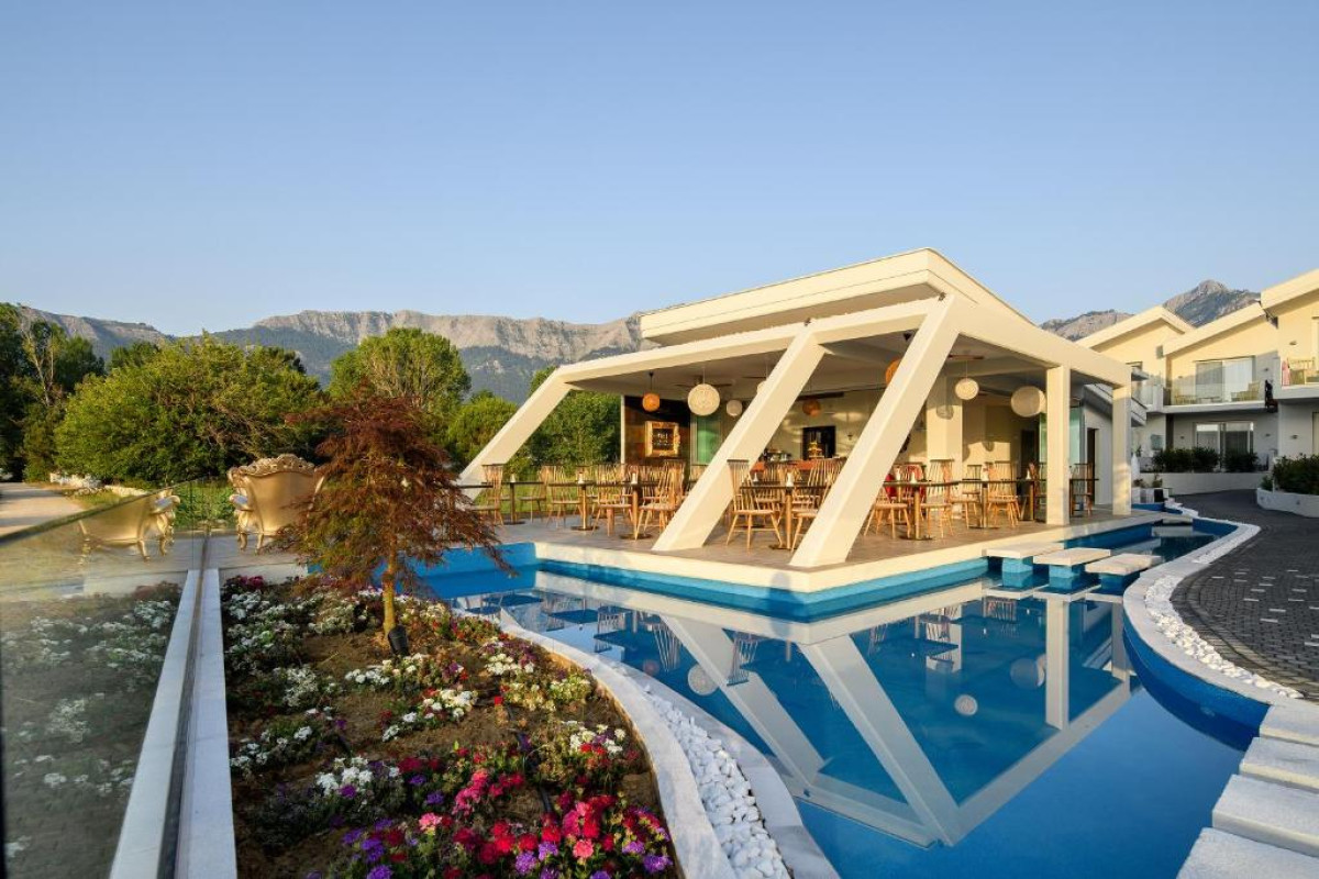 ALEXANDRA GOLDEN BOUTIQUE - GOLDEN BEACH