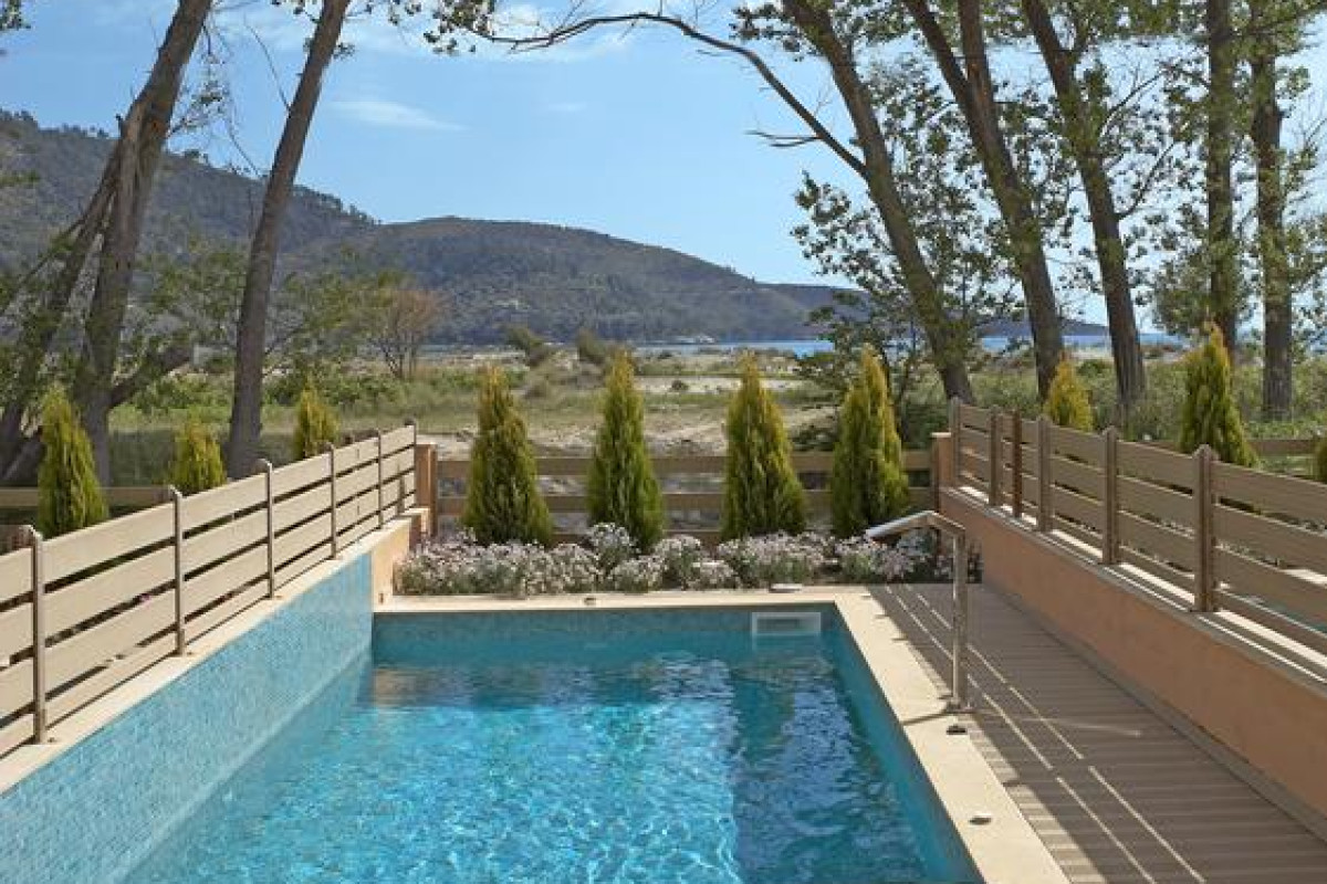 ALEXANDRA GOLDEN BOUTIQUE - GOLDEN BEACH