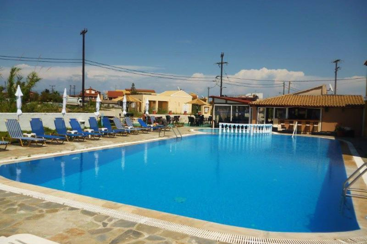 ALEXIS POOL APARTMENTS