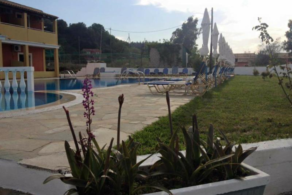 ALEXIS POOL APARTMENTS