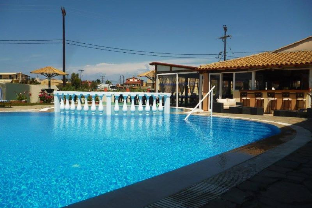 ALEXIS POOL APARTMENTS