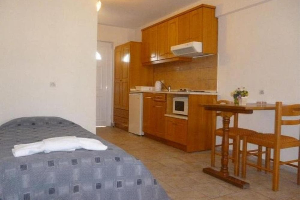 ALEXIS POOL APARTMENTS