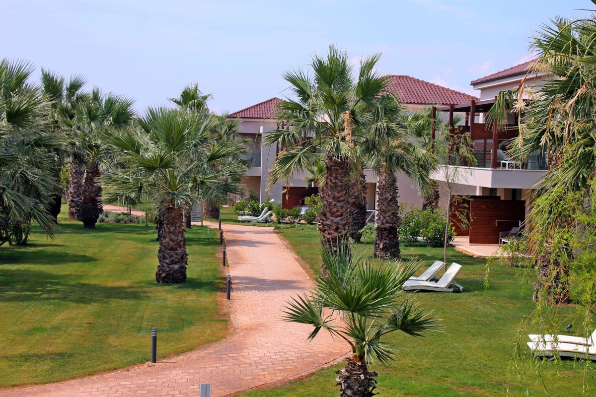 Almyros Beach Resort & Spa