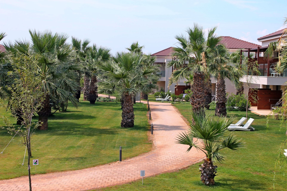 Almyros Beach Resort & Spa