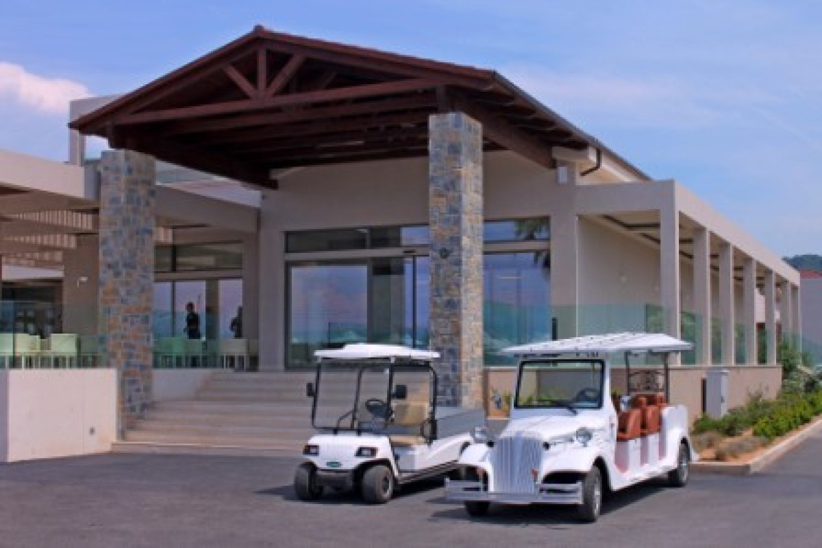 Almyros Beach Resort & Spa