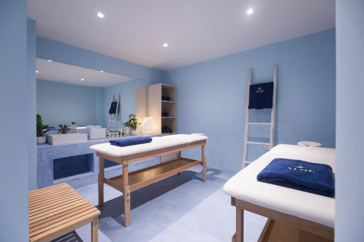 Aloe Boutique  & Suites (Adults only 16+)