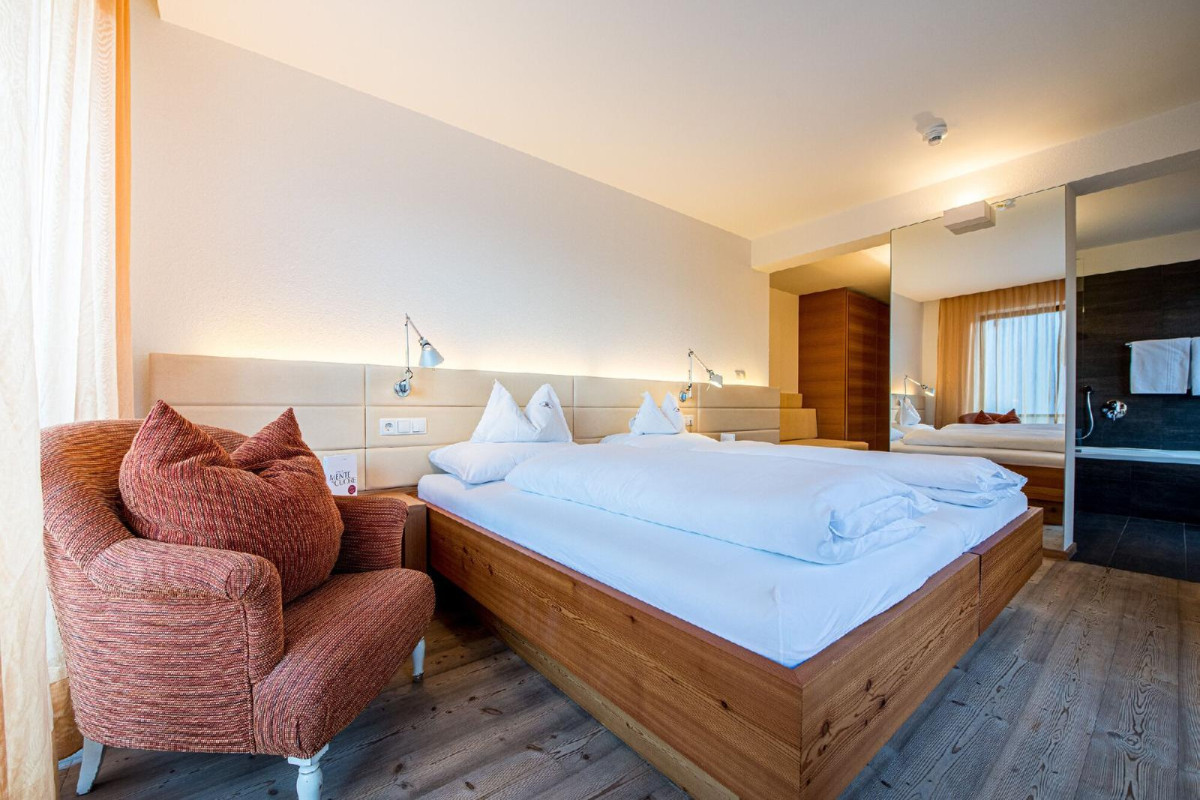 Alphotel Stocker