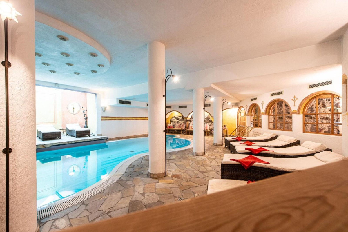 Alphotel Stocker