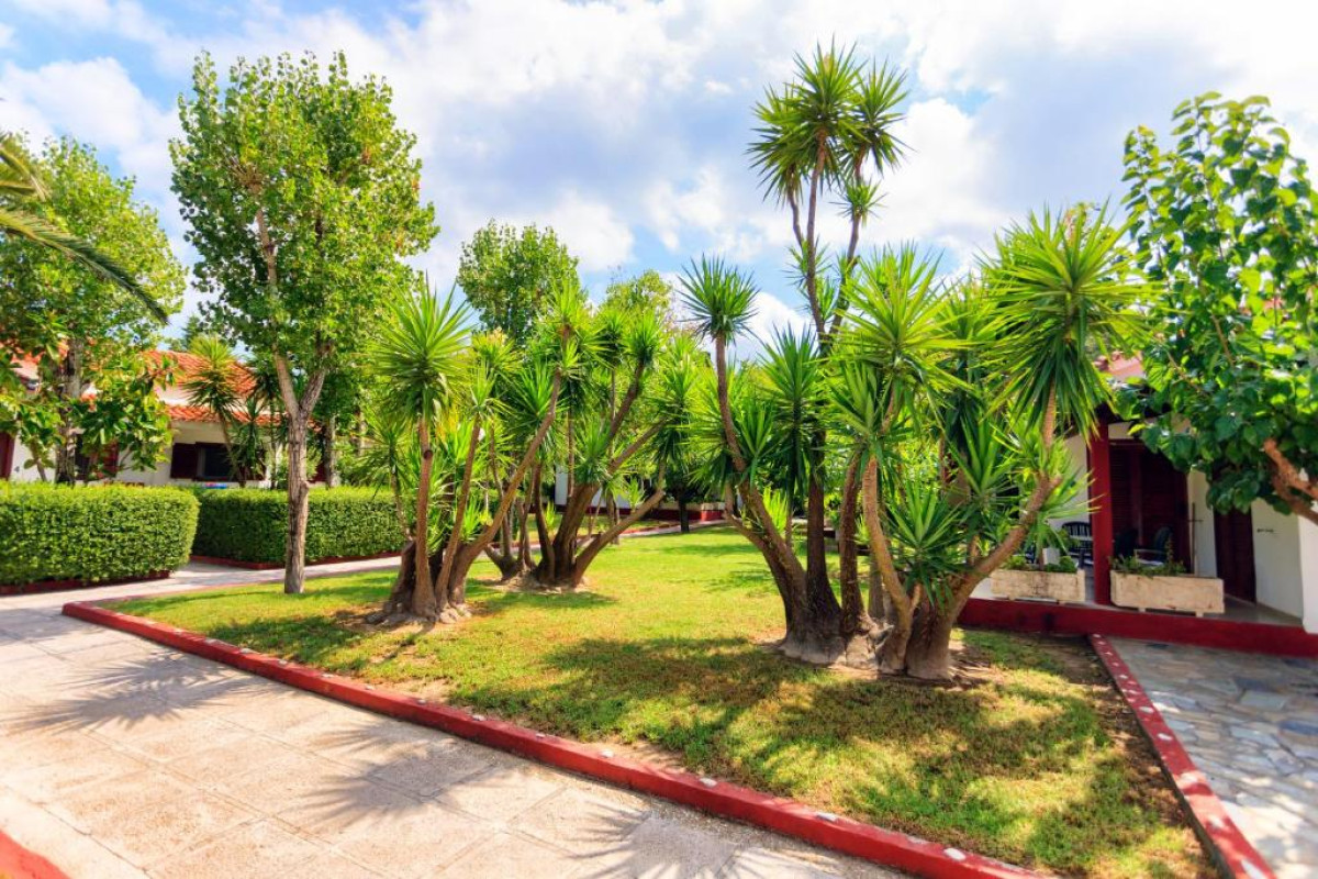 Alykes Park Bungalows & Apts