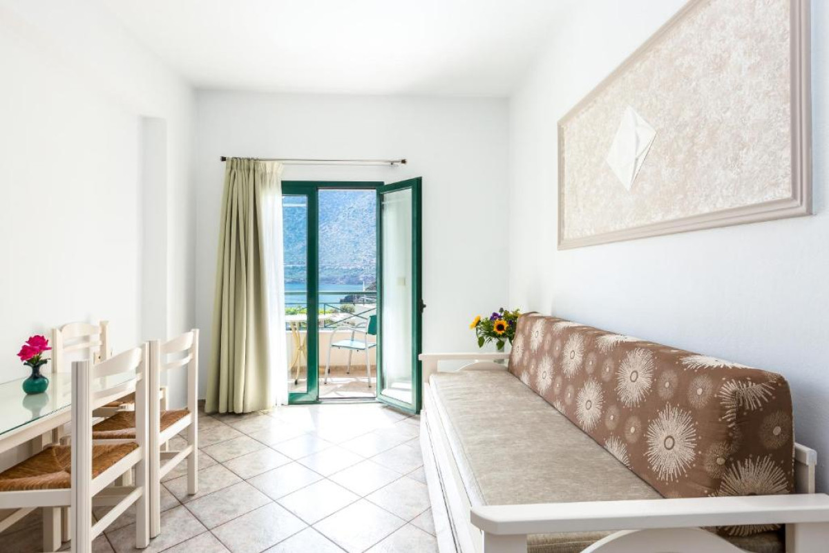 Amalia Apartments and Studios