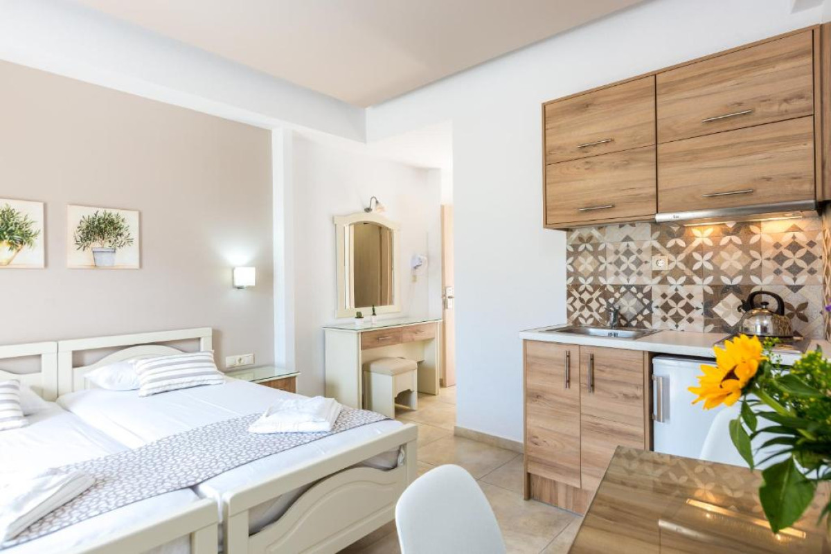 Amalia Apartments and Studios