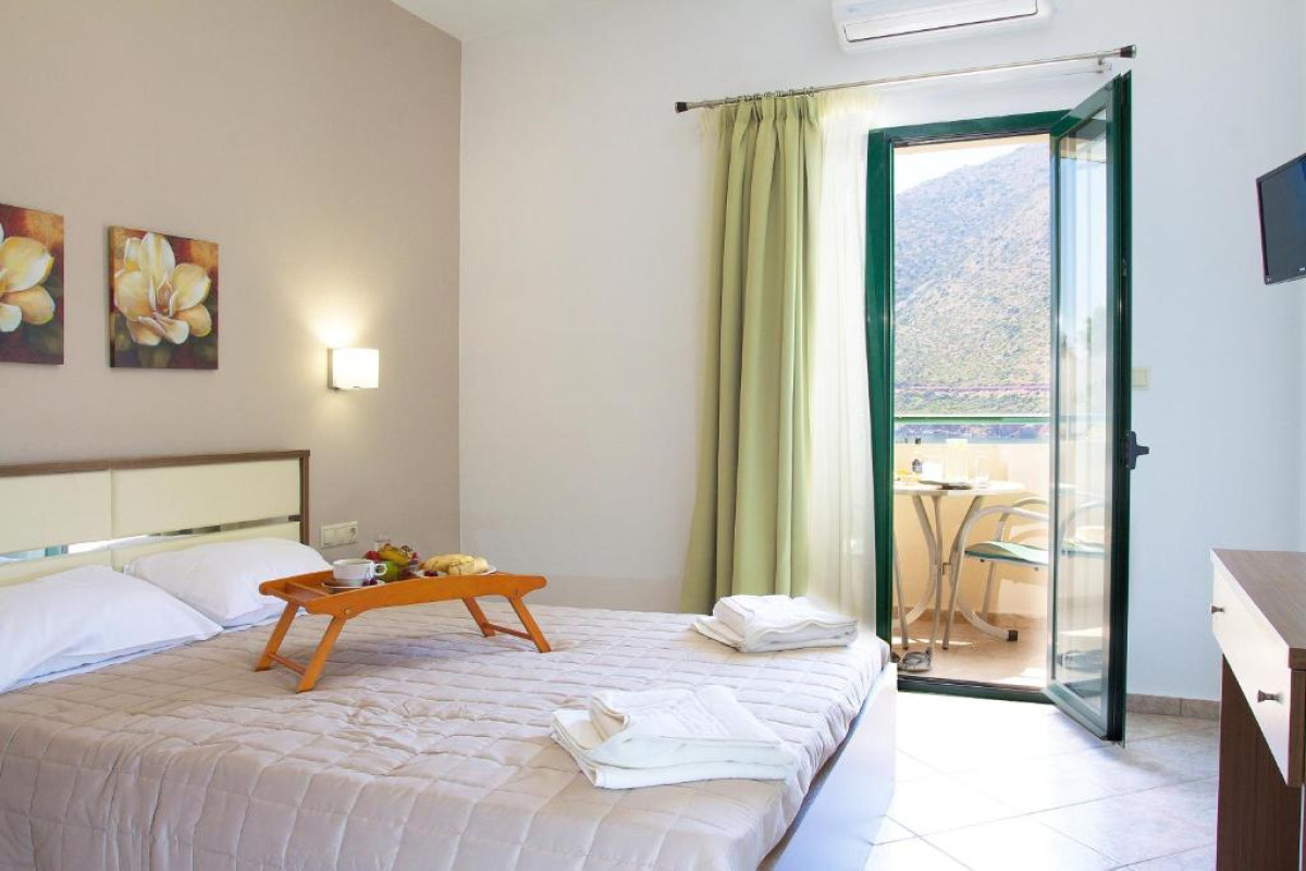 Amalia Apartments and Studios