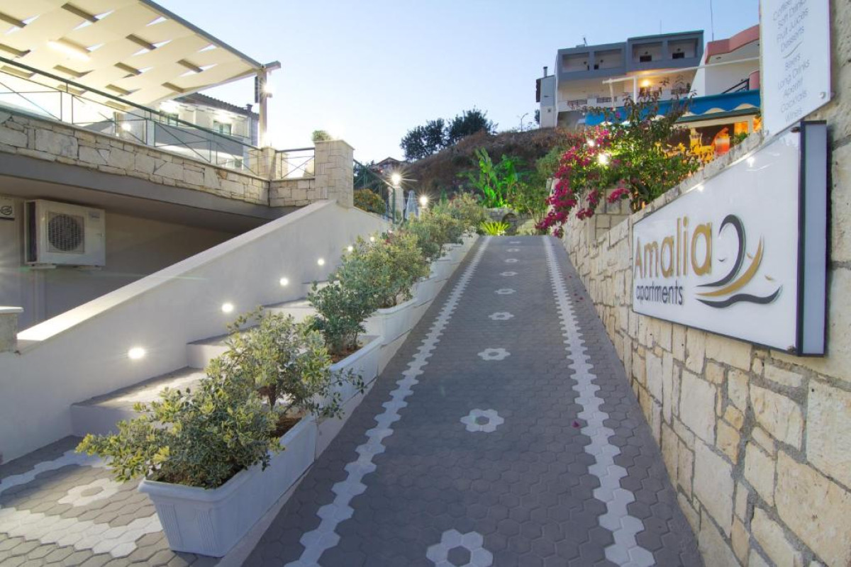 Amalia Apartments and Studios