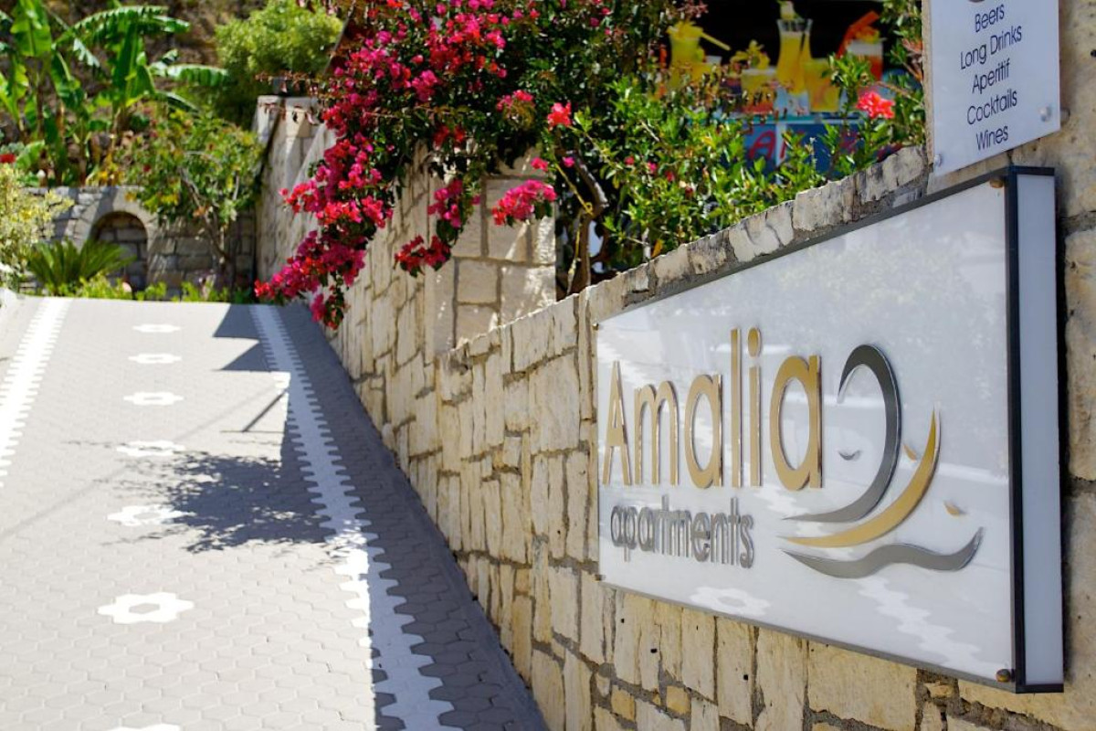 Amalia Apartments and Studios