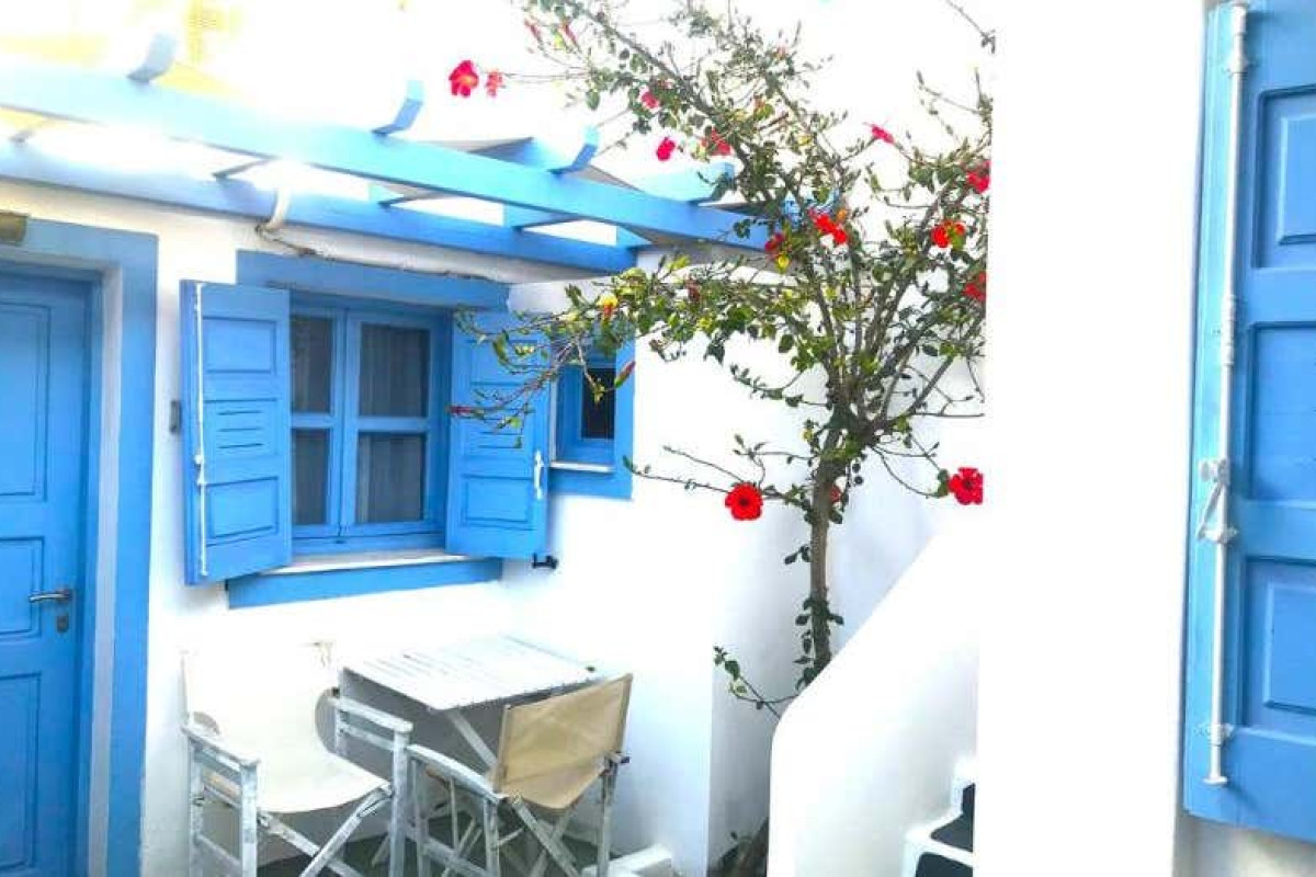 Amelie Santorini Hotel