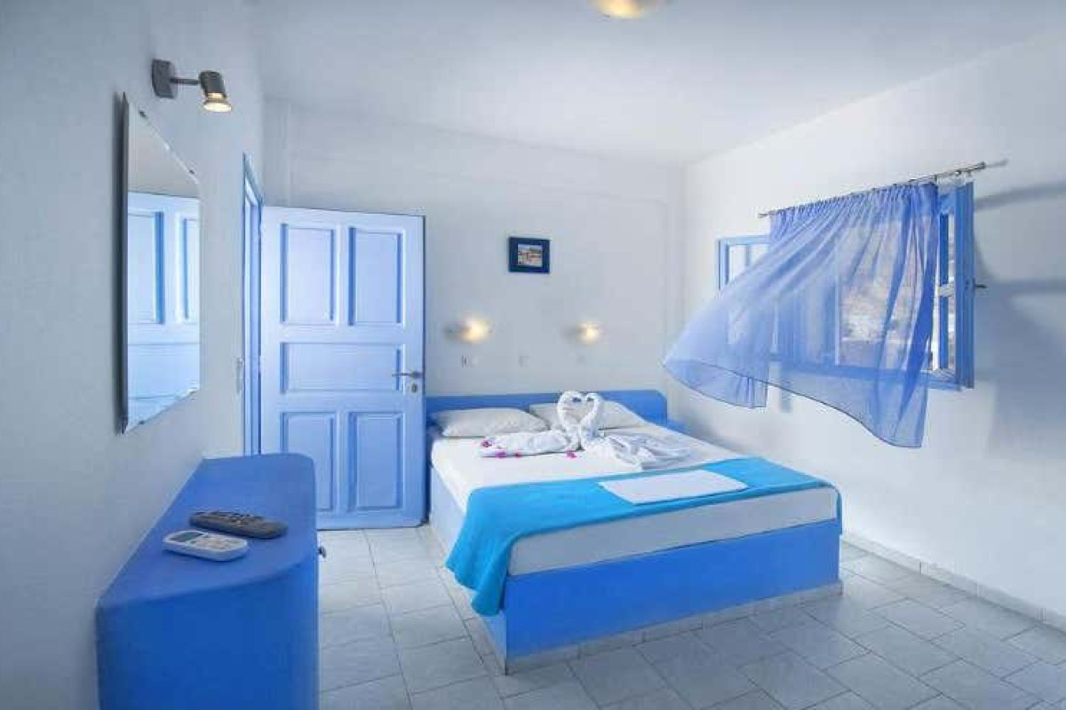 Amelie Santorini Hotel