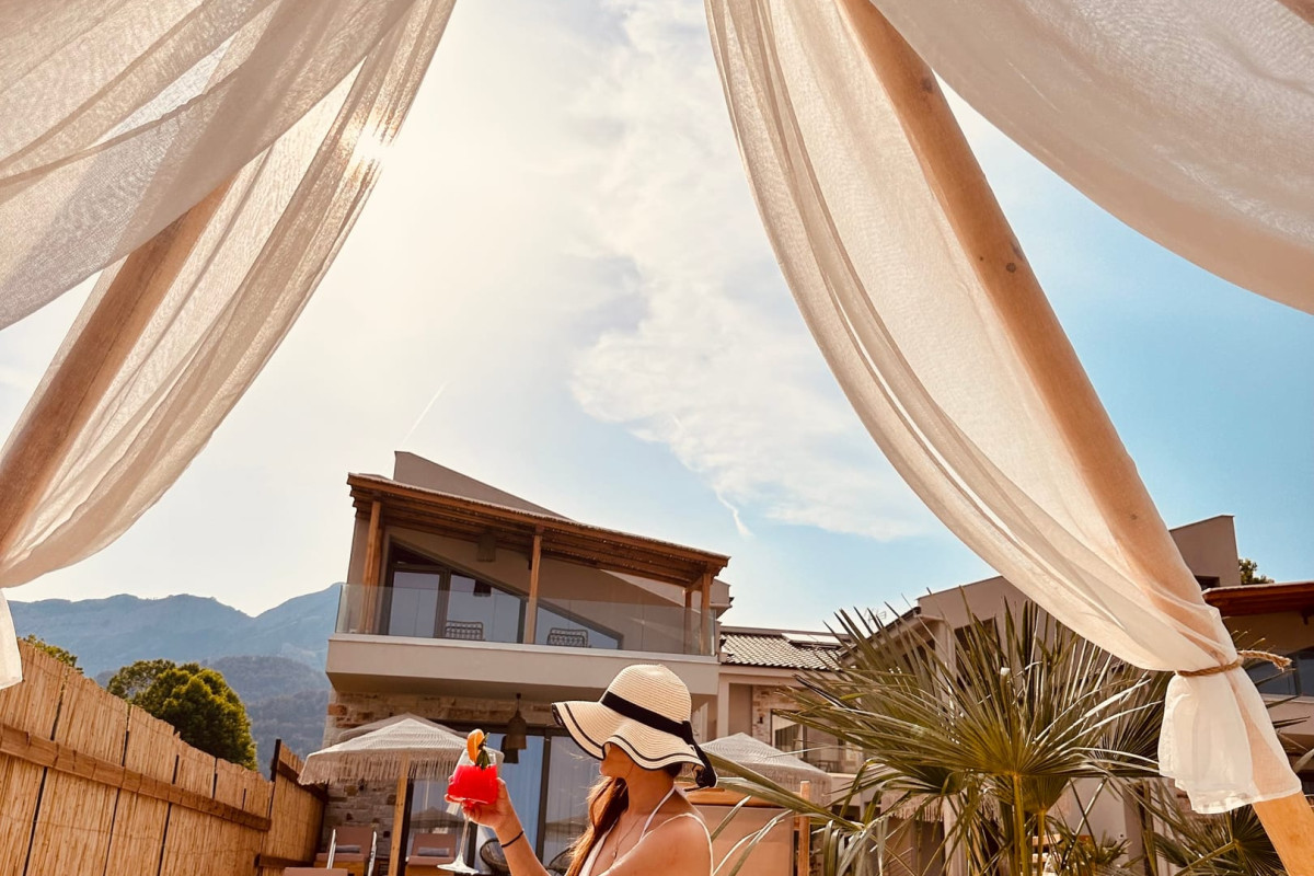 Amo Golden Suites