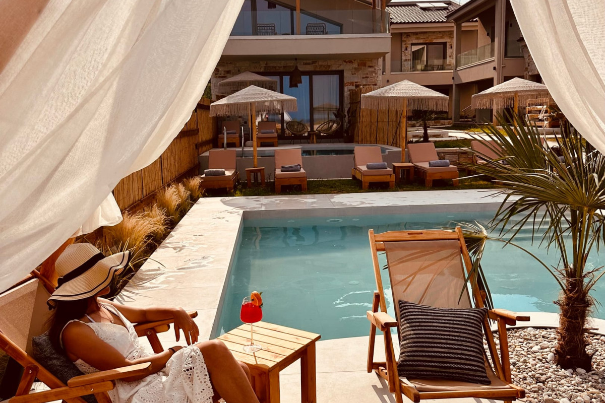 Amo Golden Suites