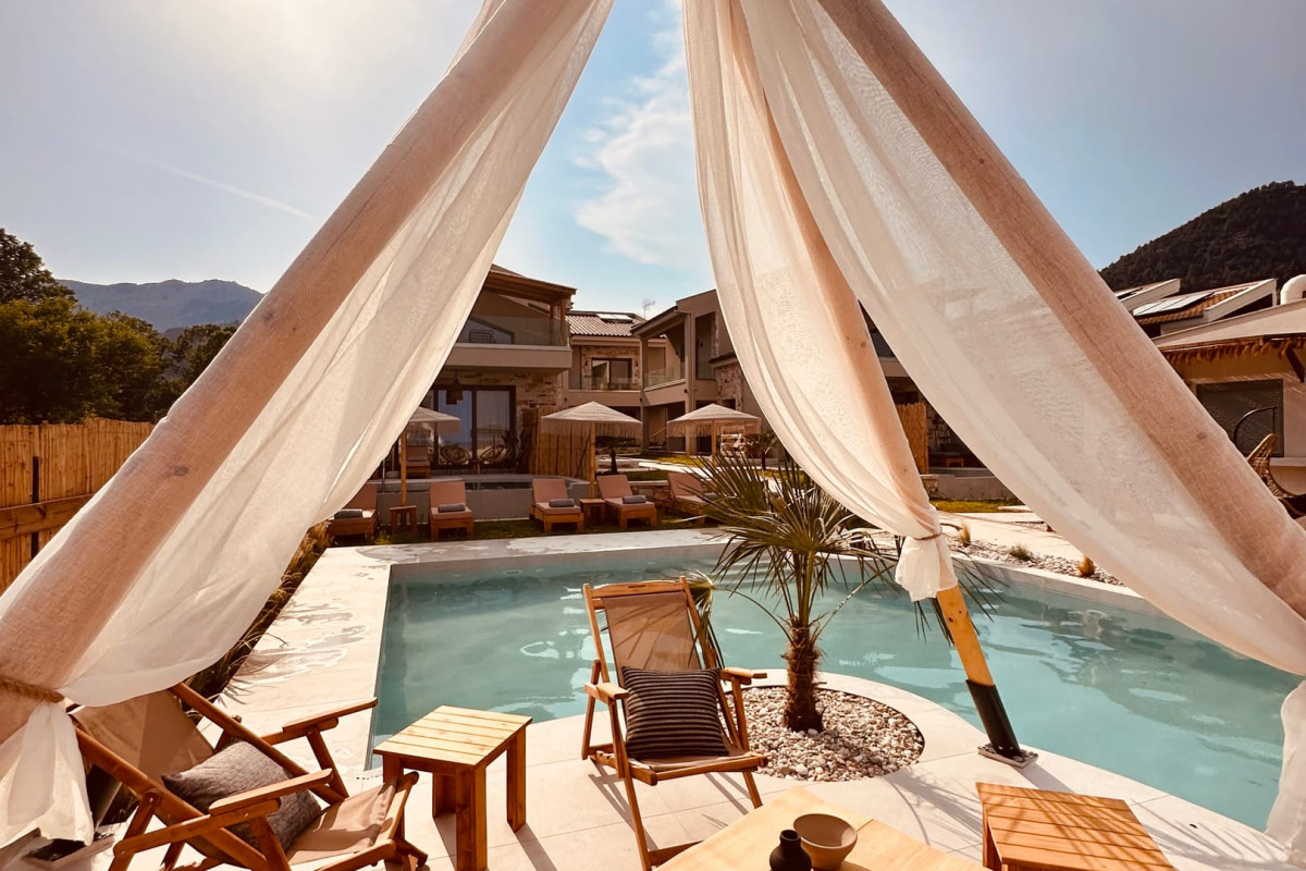 Amo Golden Suites