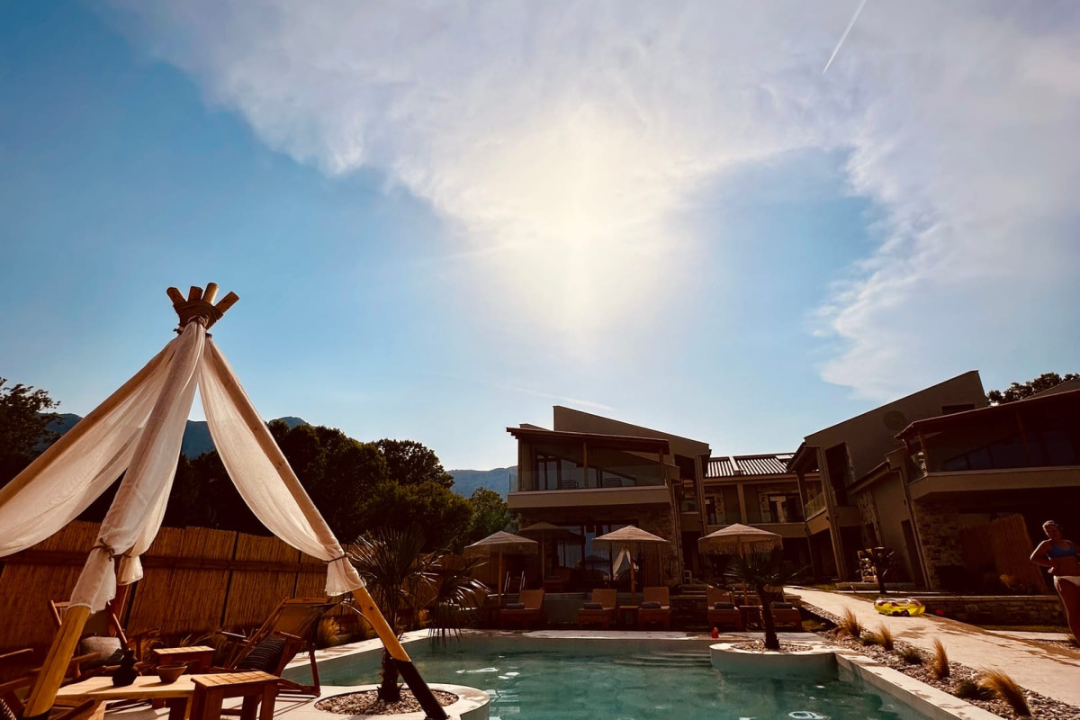 Amo Golden Suites