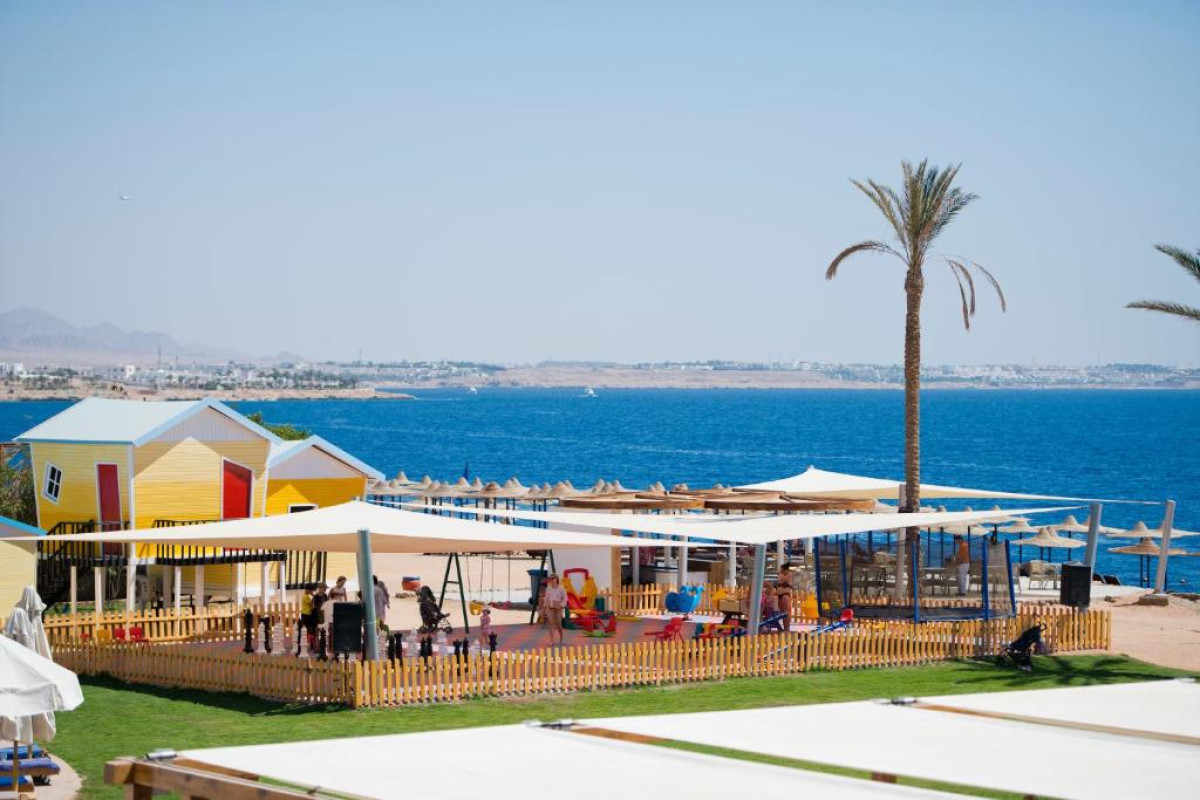 Amphoras Beach Resort