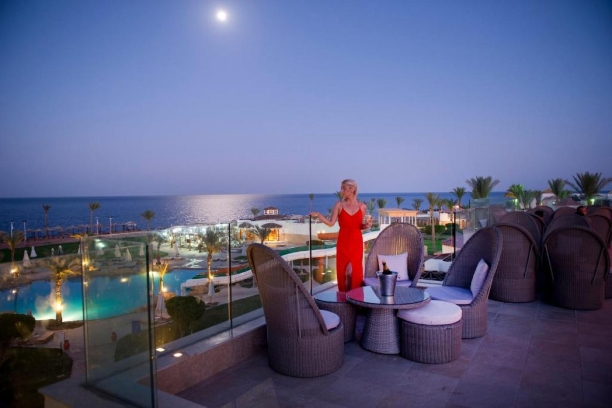 Amphoras Beach Resort