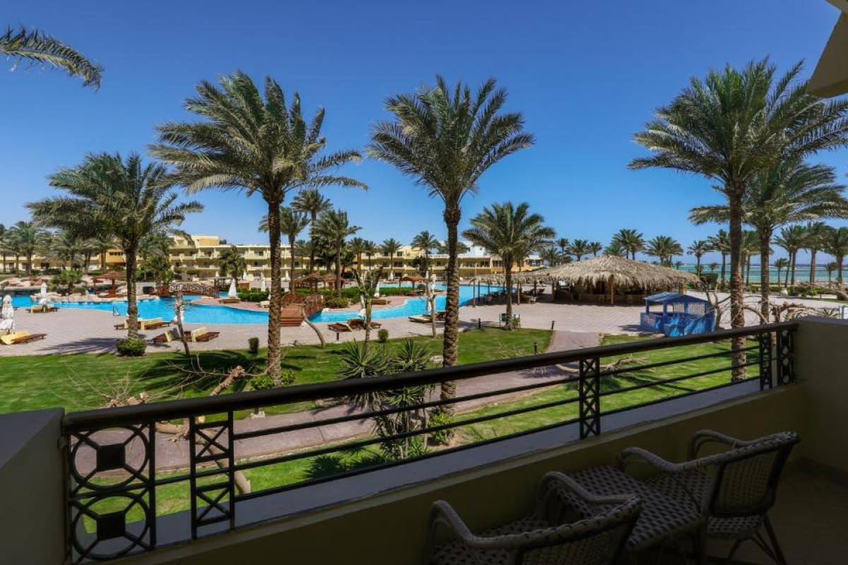 Amwaj Oyoun Resort