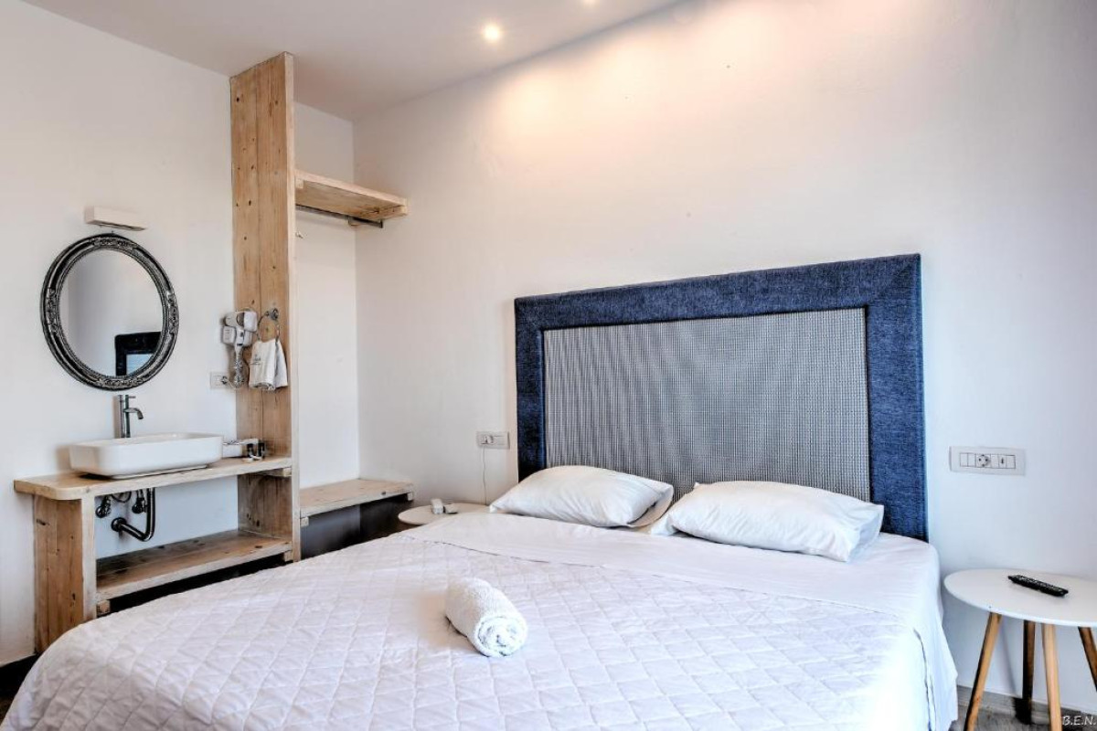 Anamar Santorini Hotel