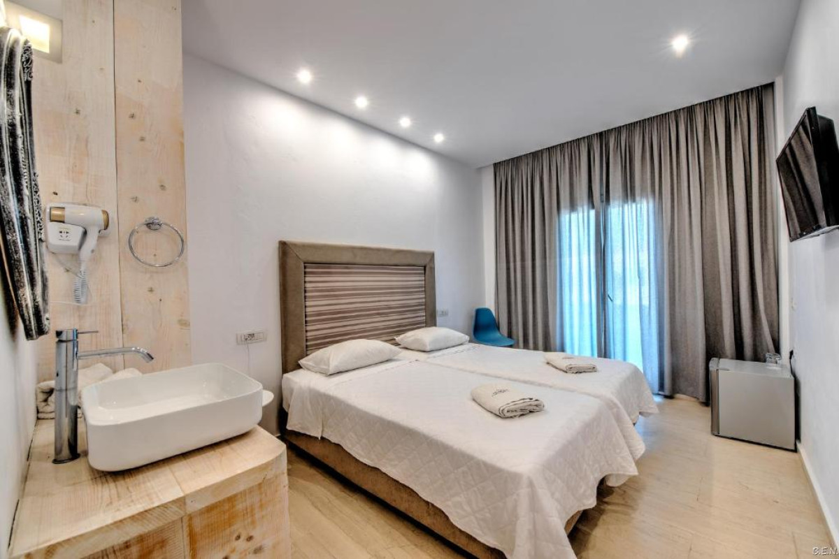 Anamar Santorini Hotel