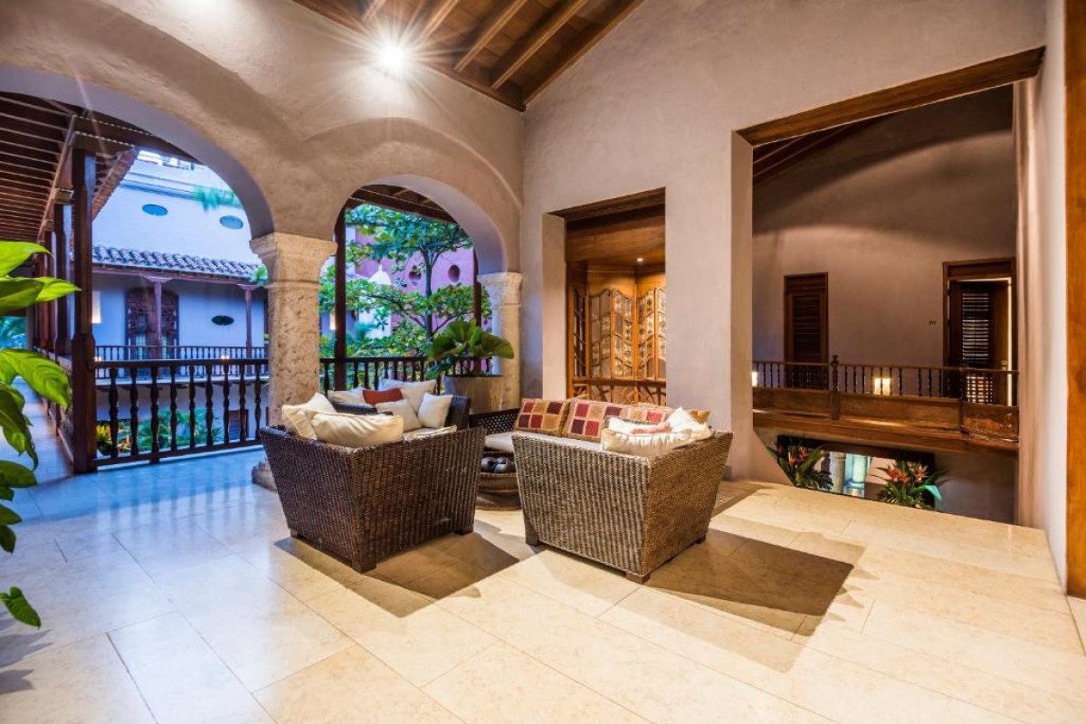 Ananda Hotel Boutique