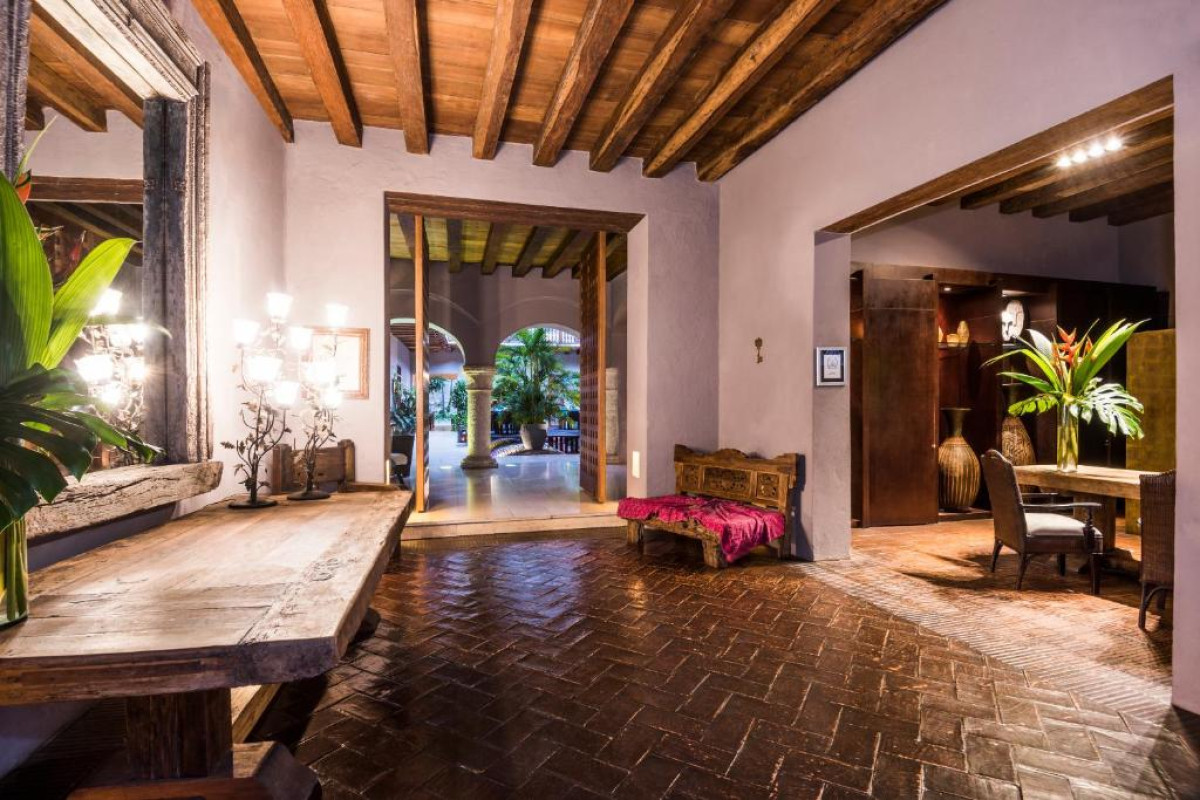 Ananda Hotel Boutique