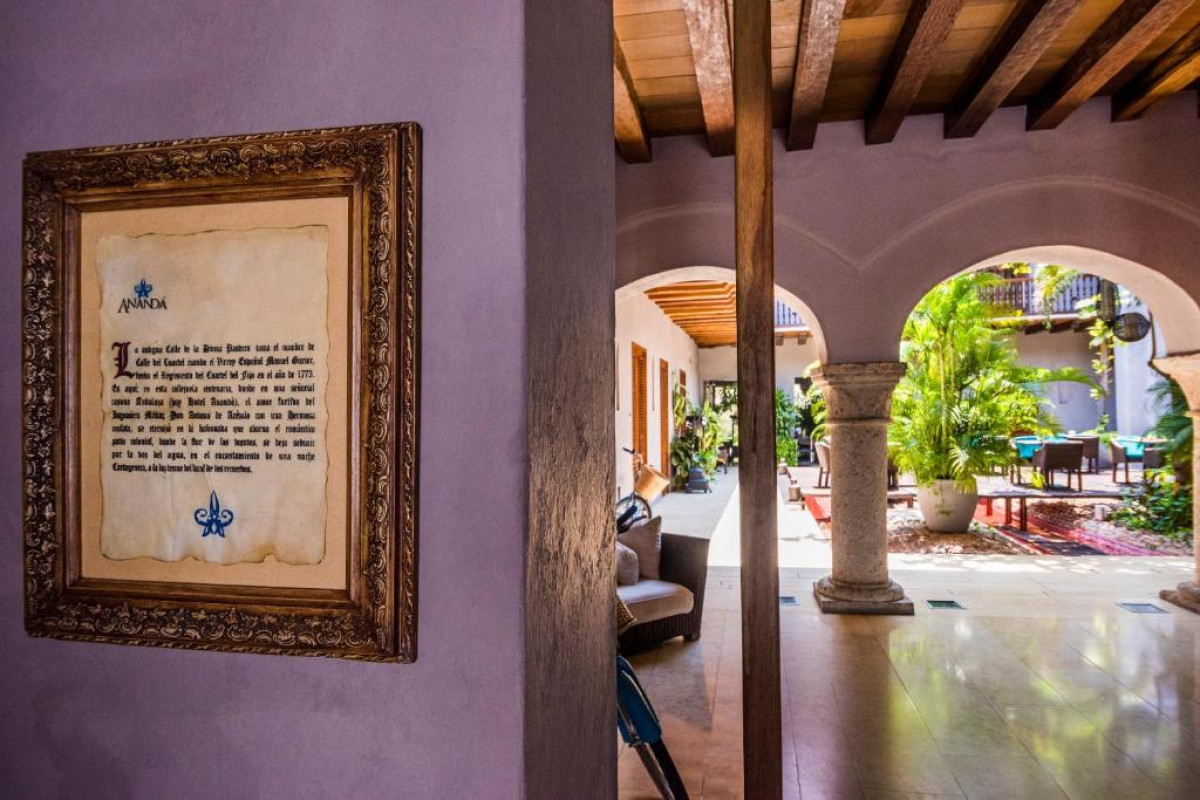 Ananda Hotel Boutique