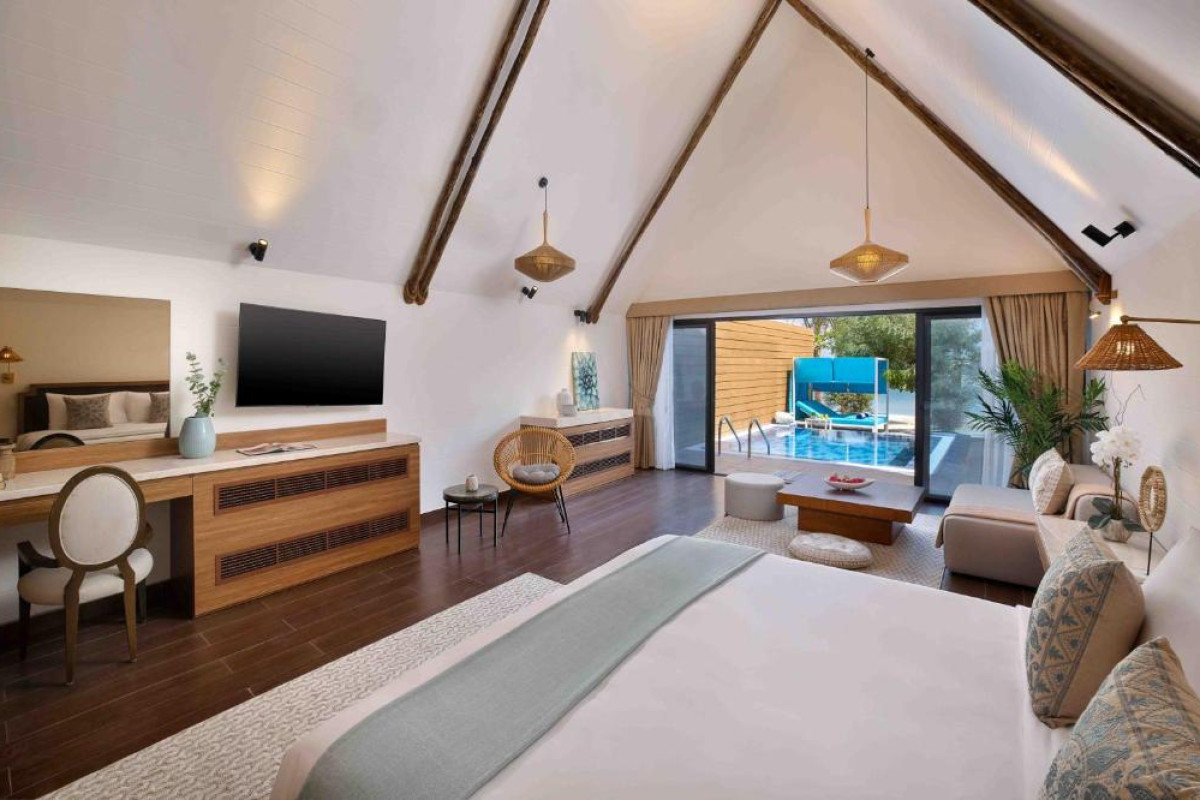 Anantara World Island Dubai Resort