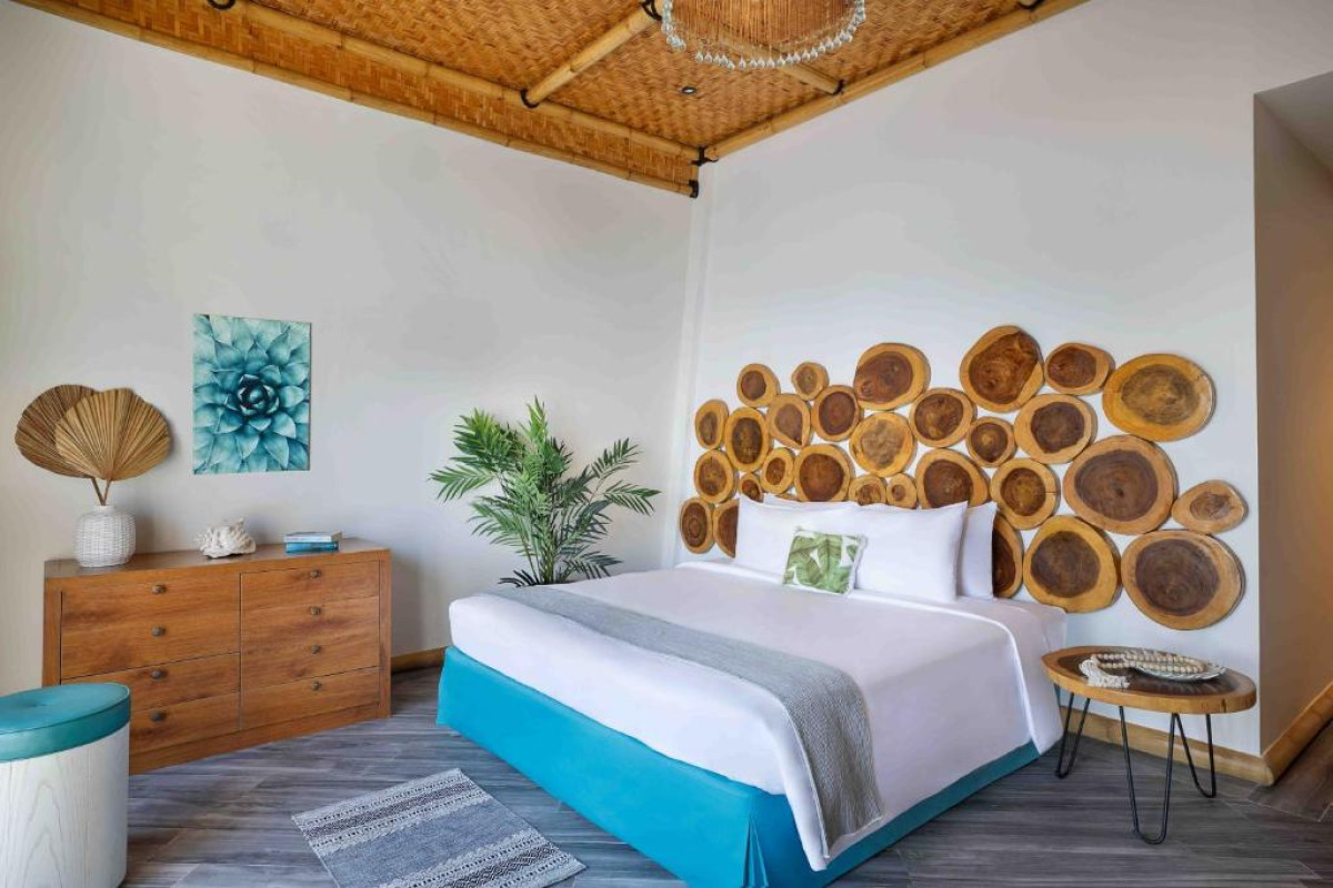 Anantara World Island Dubai Resort