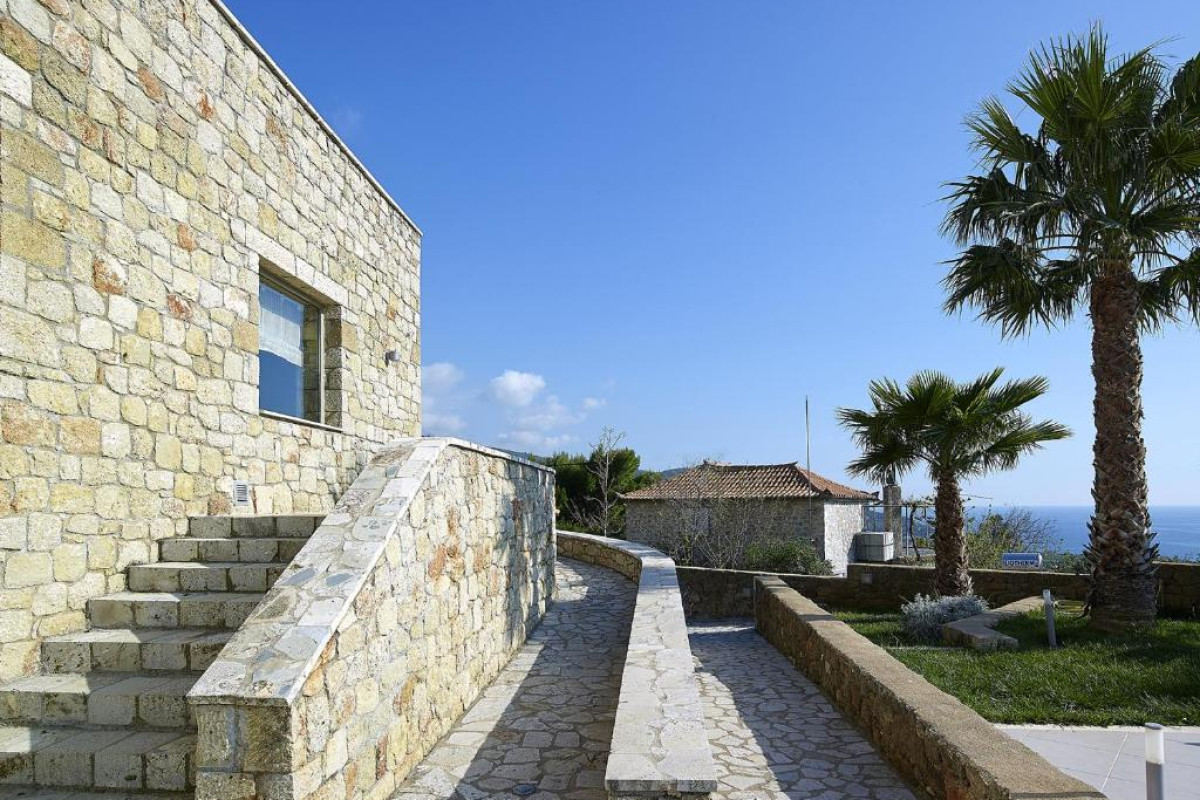 Anaxo Resort
