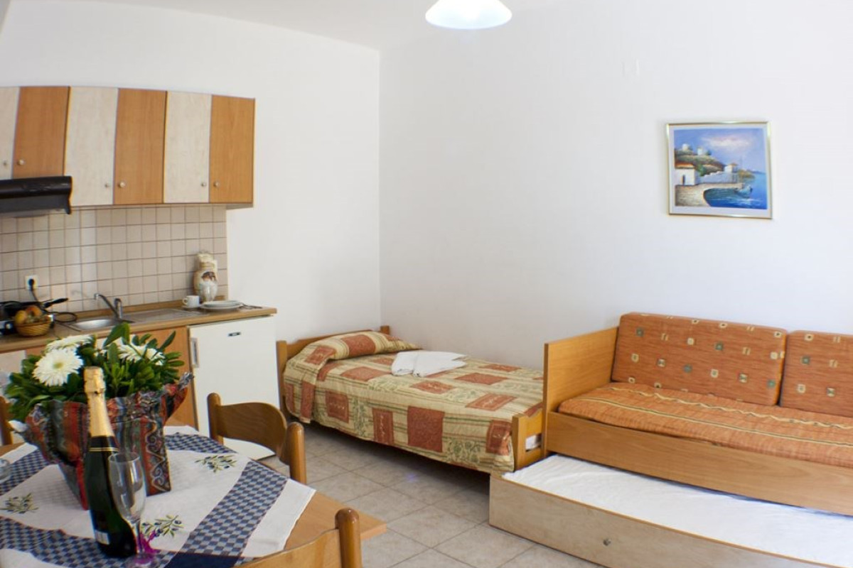 ANDY'S PLAZA APARTMENTS