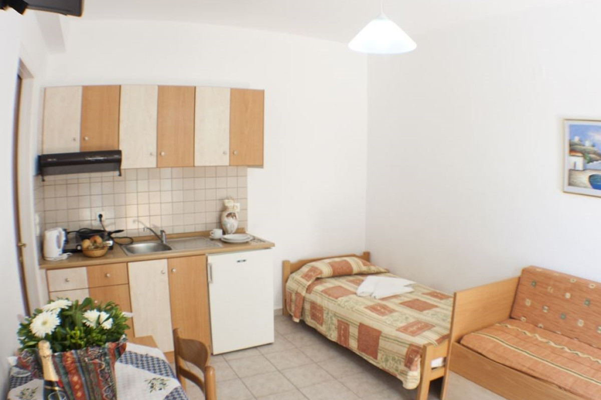 ANDY'S PLAZA APARTMENTS