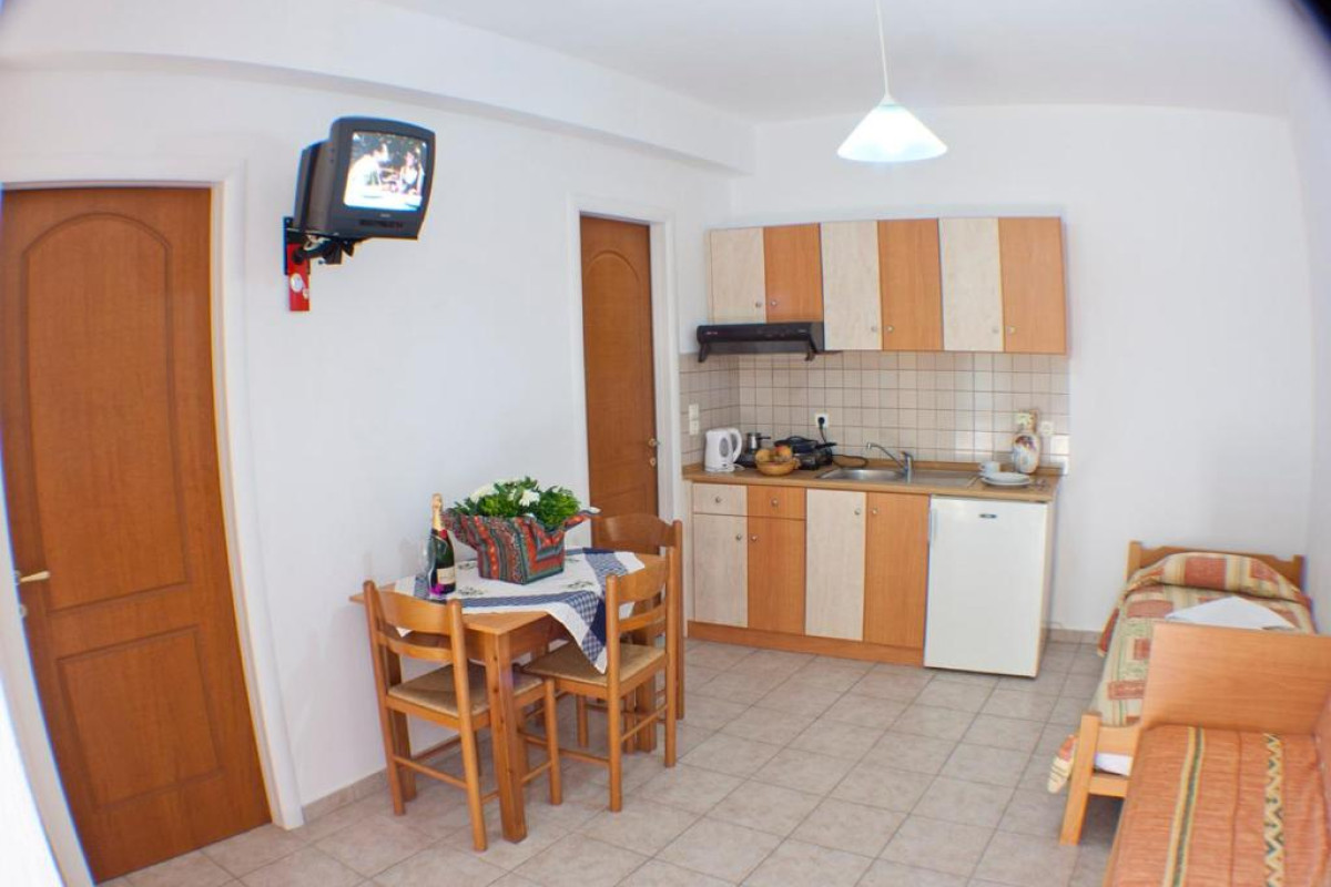 ANDY'S PLAZA APARTMENTS
