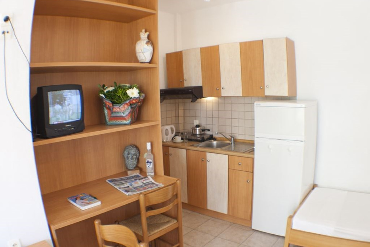 ANDY'S PLAZA APARTMENTS