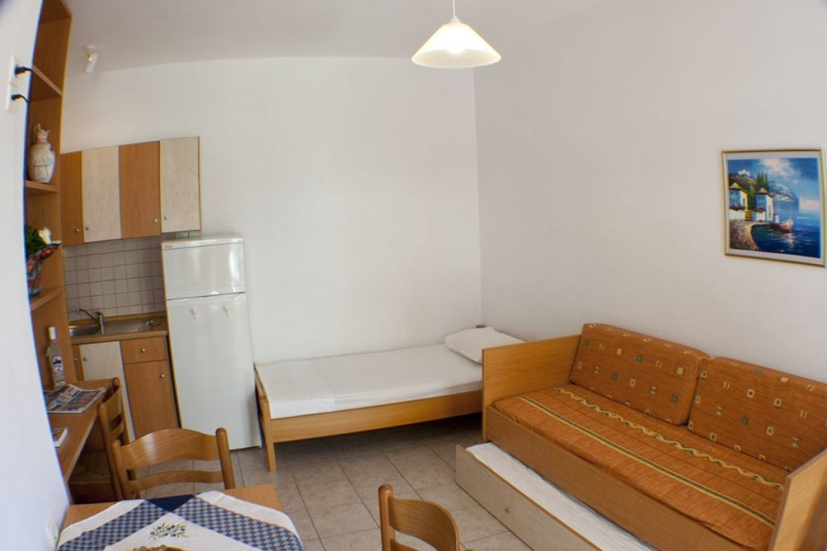 ANDY'S PLAZA APARTMENTS